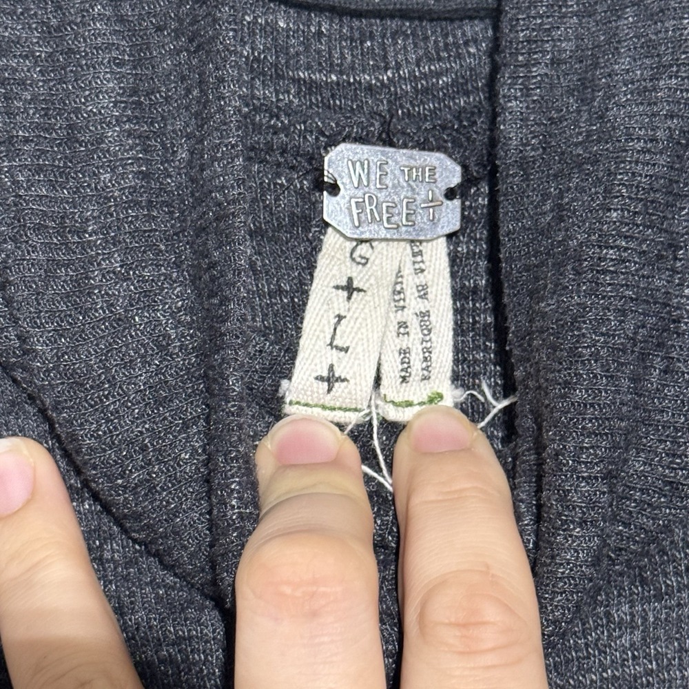 Free People We‎ The Free Grey Mock Neck Split Back Large Long Sleeve Shirt Boho - Picture 5 of 5
